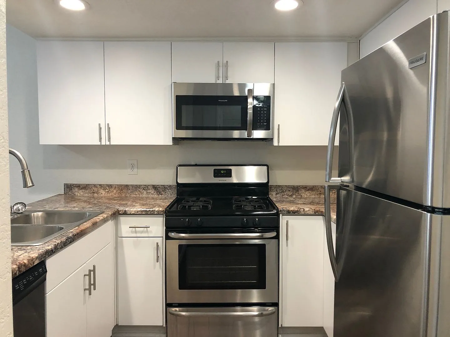 3bed,2bath townhome. Half off rent for January 2024! — Photo 3