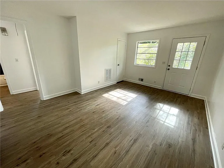2908 Skyland Dr NE — Photo 8