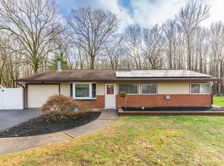 12 Hawthorne Rd, Kendall Park, NJ 08824