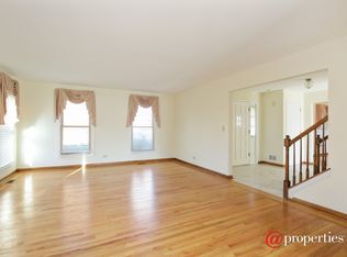 1415 Michelline Ct, Hoffman Estates, IL 60192