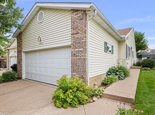 3964 Partridge Cir, Bettendorf, IA 52722