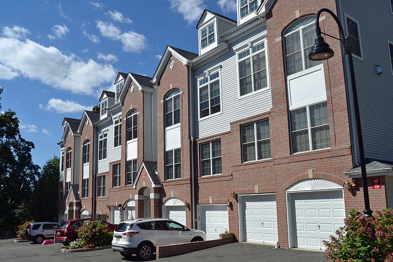 1st image of 9 Goffle Brook Ct