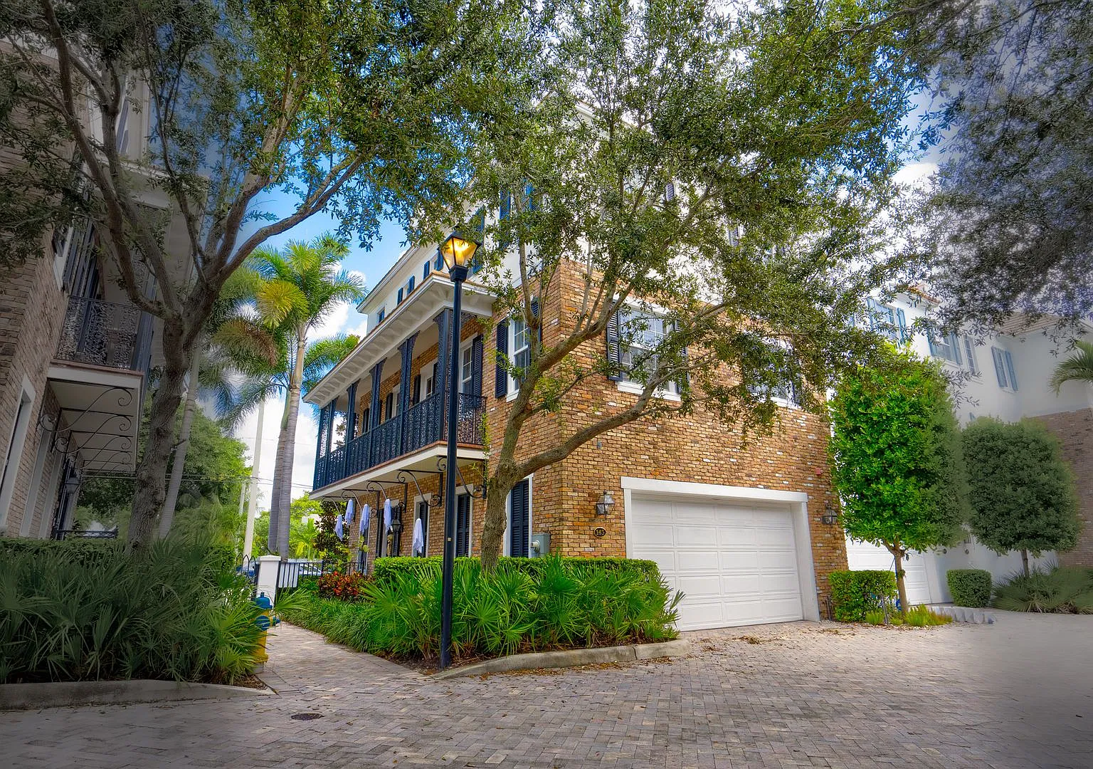 Luxury 3 bedroom 3.5 bath Corner Townhouse in Pineapple Grove Three blocks to Atlantic Avenue — Photo 4