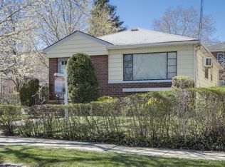 1718 Murray St, Whitestone, NY 11357