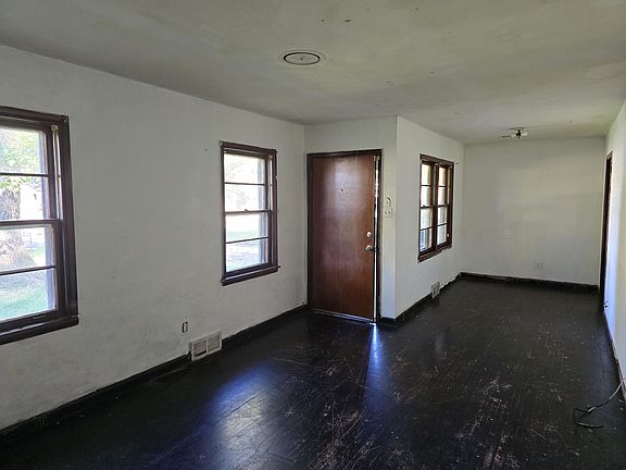 4th image of 1771 Oakwood Dr