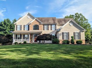 29 Woodside Farm Dr, Garnet Valley, PA 19060