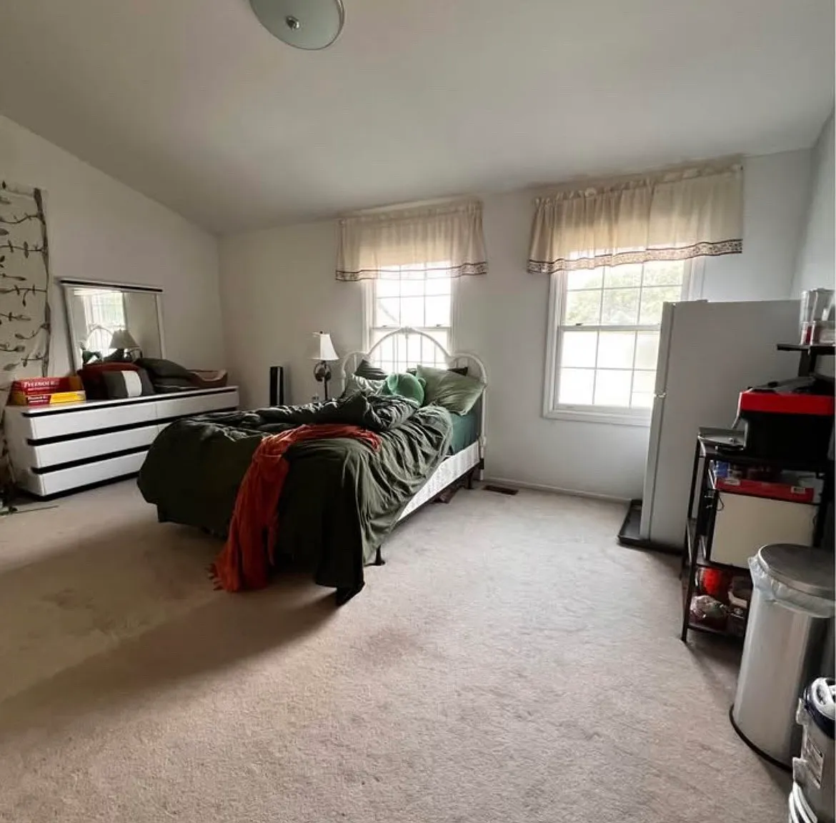 4 bed, 2.5 bath, 2296 sqft, $1,025 — Photo 1