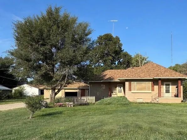 209 SE 4th St, Kirwin, KS 67644