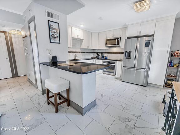 5th image of 145 E Colonial Ct APT A