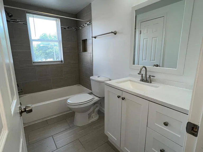 1646 F St NE #2 — Photo 9