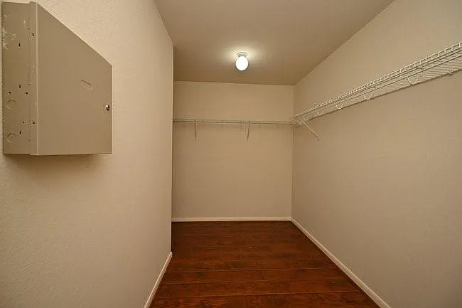 9403 Coatsworth Dr — Photo 22
