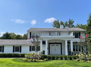 26 Tara Dr, Roslyn, NY 11576