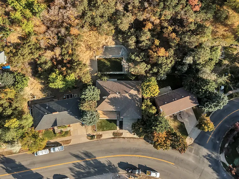 552 Chelsea Dr — Photo 37