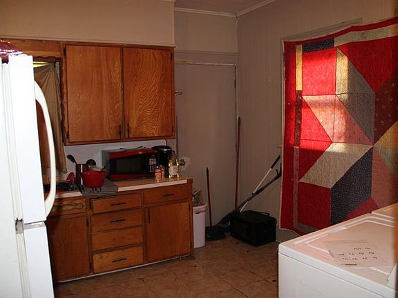 2nd image of 121 Country Club Dr