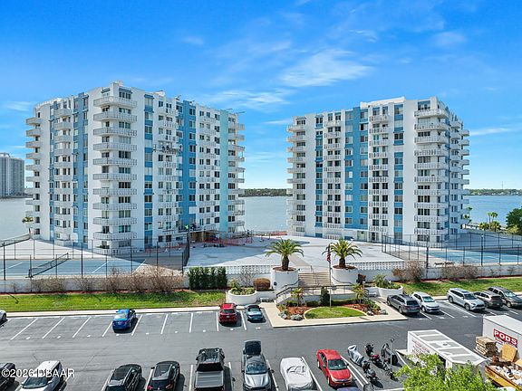 3rd image of 925 N Halifax Ave APT 204