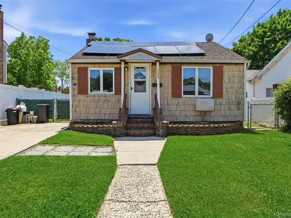 124 N Linden Street, Massapequa, NY 11758