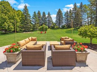 10400 N Riverlake Dr, Mequon, WI 53092