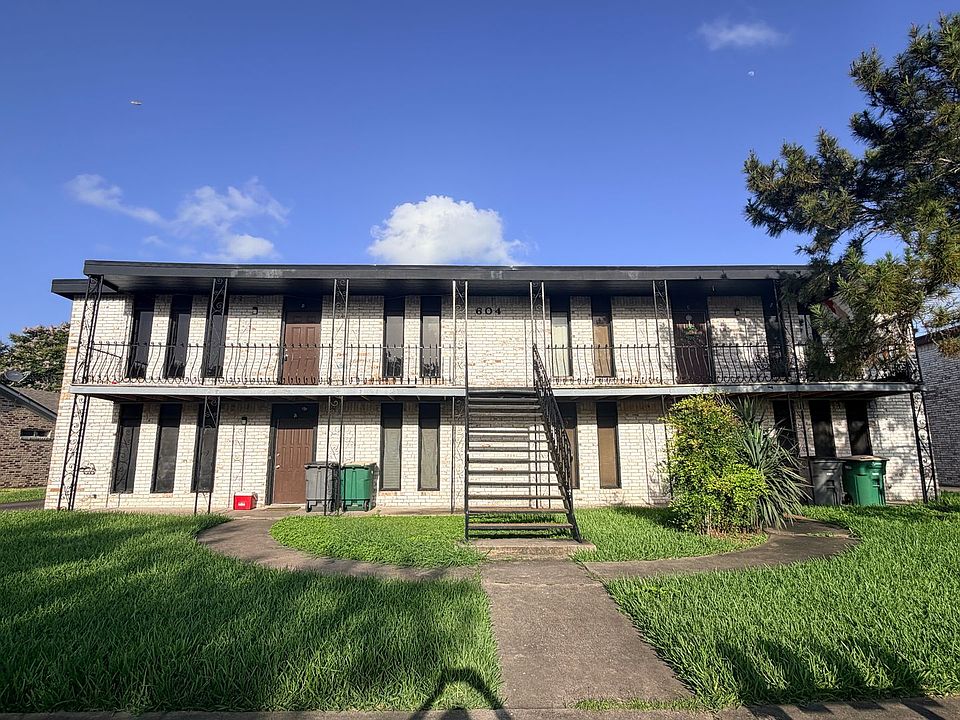 1st image of 604D Sherwood Dr