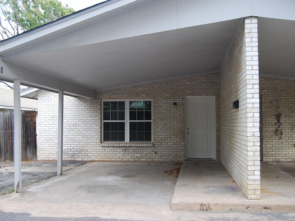 Ext of duplex w/Cov.Parking