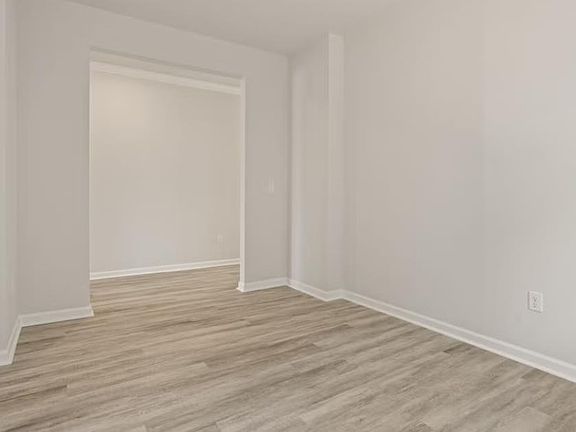 3rd image of 7 Torwood St