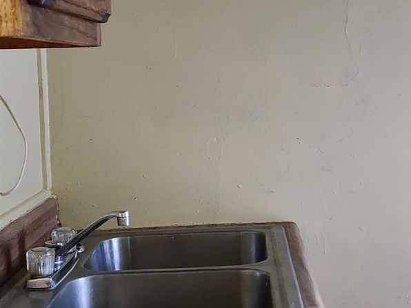 fort-wayne-indiana-445010387 picture