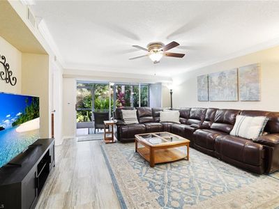 345 Gabriel Cir APT 5, Naples, FL, 34104