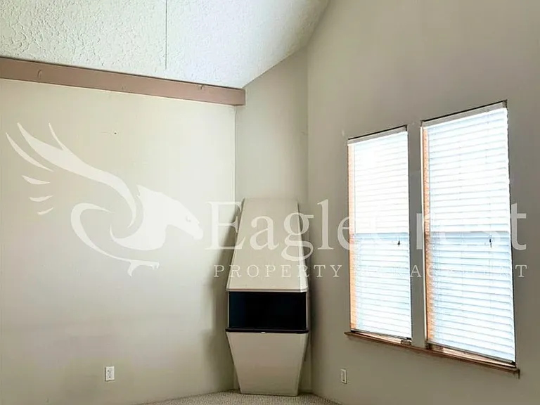 613 Locust St — Photo 19