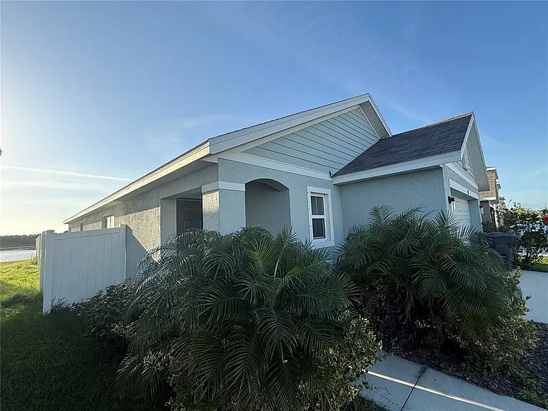 578 Olive Conch St — Photo 2
