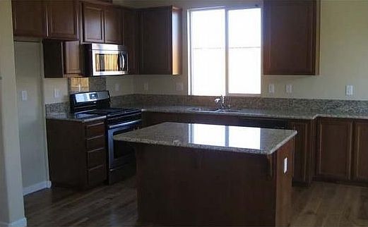 2258 Lucera kitchen 2