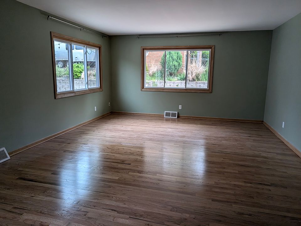 Spacious living room.