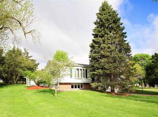 703 13th Ave NW, Clinton, IA 52732