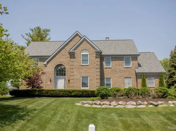 649 Dornoch Dr, Ann Arbor, MI 48103