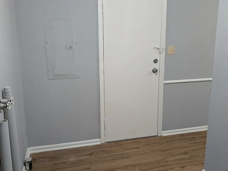 1408 Enfield Ave — Photo 6