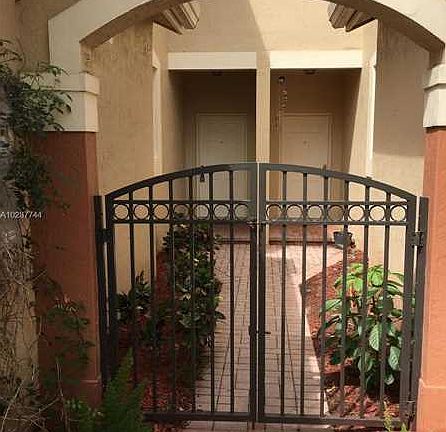 2nd image of 4258 Vineyard Cir #4258