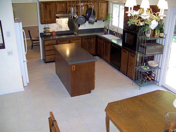 Corian Kitchen, new Stove, Breakfast Area
