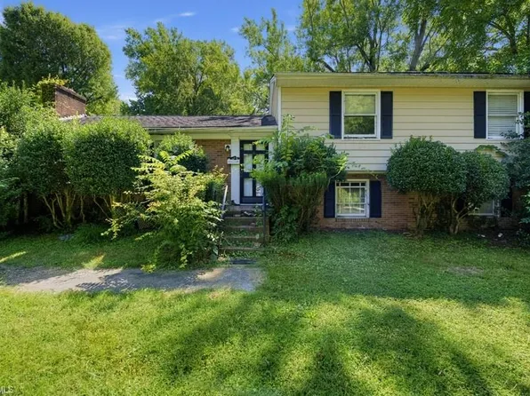 534 Parkview Dr, Burlington, NC 27215