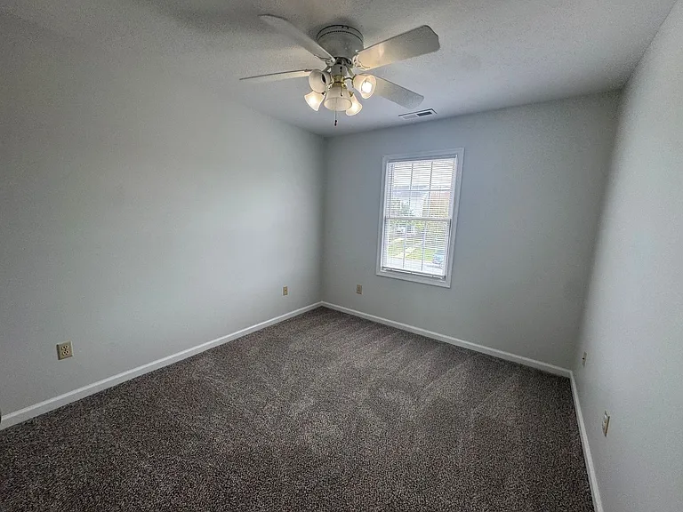 1058 Oriole Ln — Photo 17