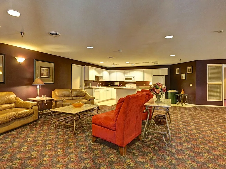 Autumn Ridge Apartment — Photo 9