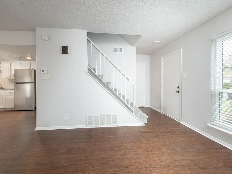 2438 N Graham Dr — Photo 22