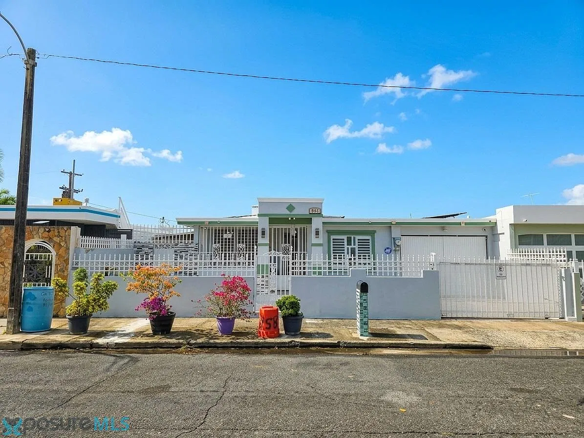 3 bed, 2.0 bath, 1003 sqft, $1,670 — Photo 1