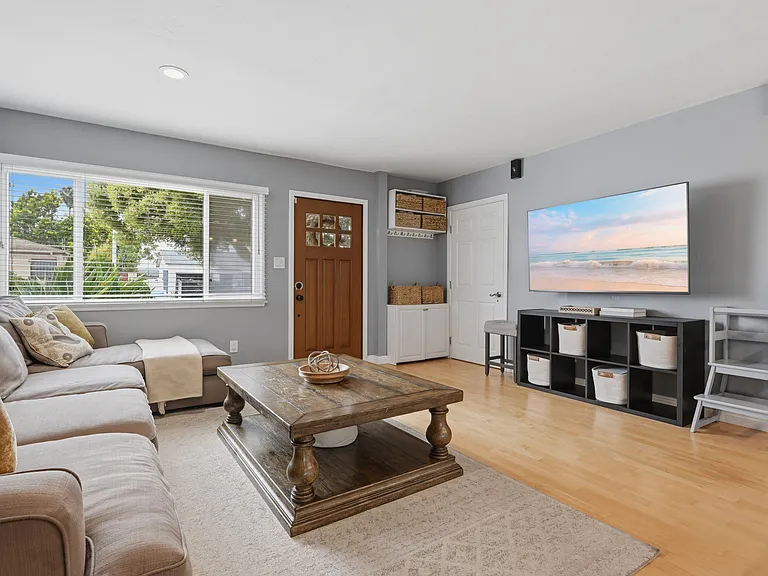 3844 Baker St — Photo 4