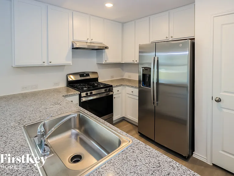 6611 Scarecrow Way — Photo 5