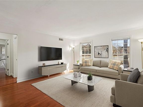 2nd image of 750 Dalrymple Rd APT B4