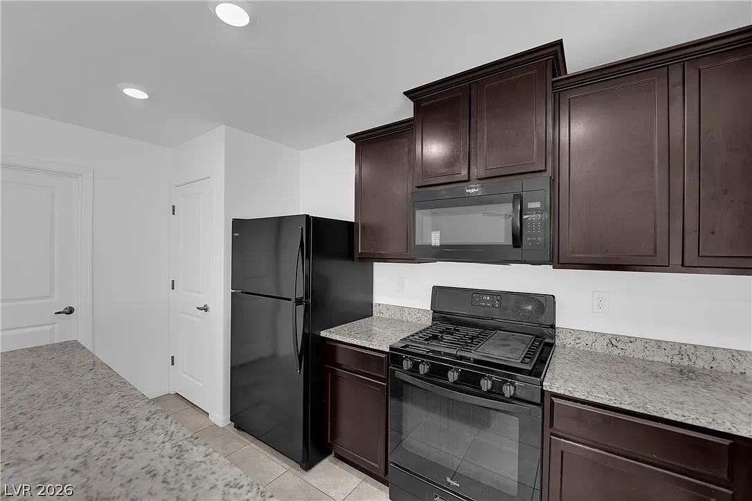 3 bed, 2.5 bath, 1415 sqft, $2,300 — Photo 4