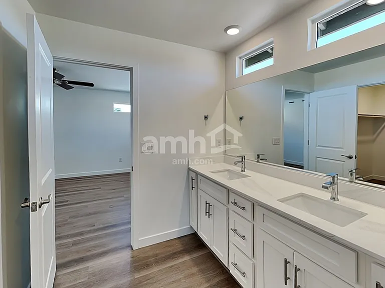 6217 W Calle Bilboa — Photo 10