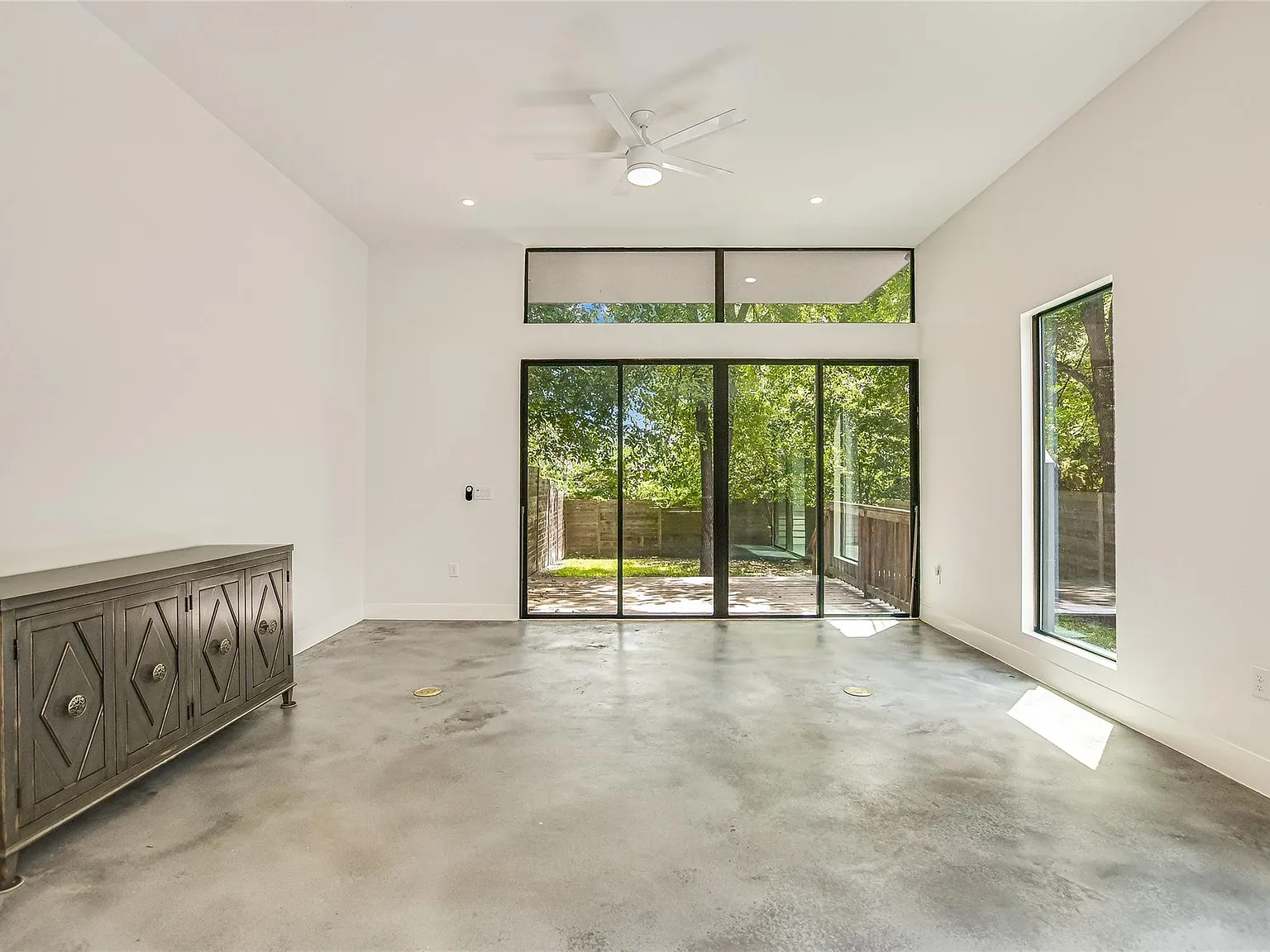 3 bed, 3.0 bath, 1768 sqft, $4,200 — Photo 2