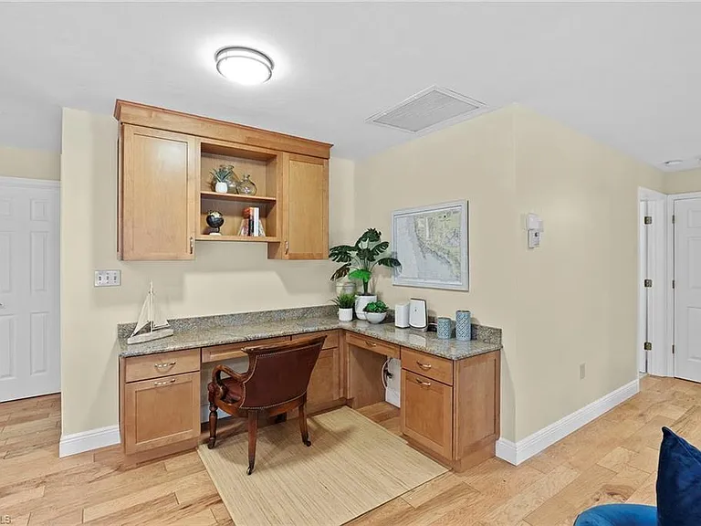 675 Harbour Dr — Photo 16