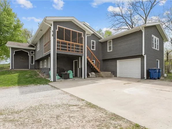 16348 Cantrell Rd, Bonner Springs, KS 66012