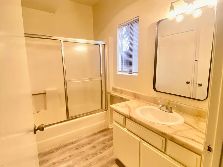 7343 Balboa Blvd #101 — Photo 8