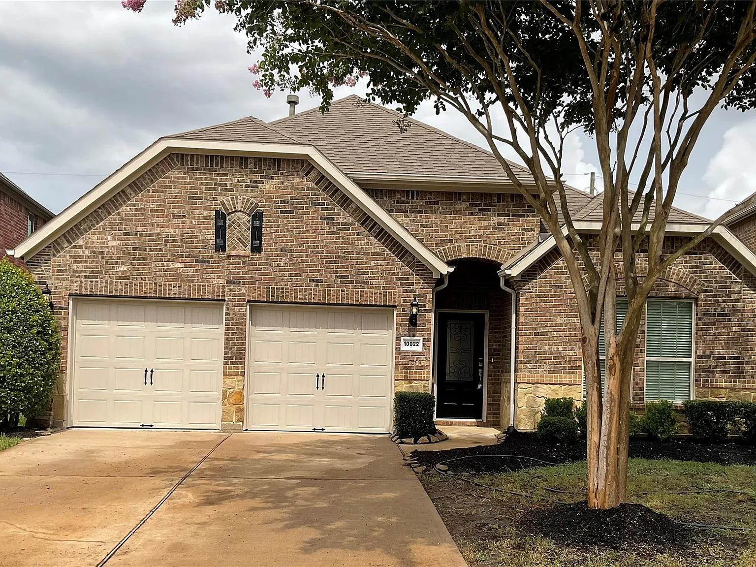 4 bed, 2925 sqft, $2,900 — Photo 1